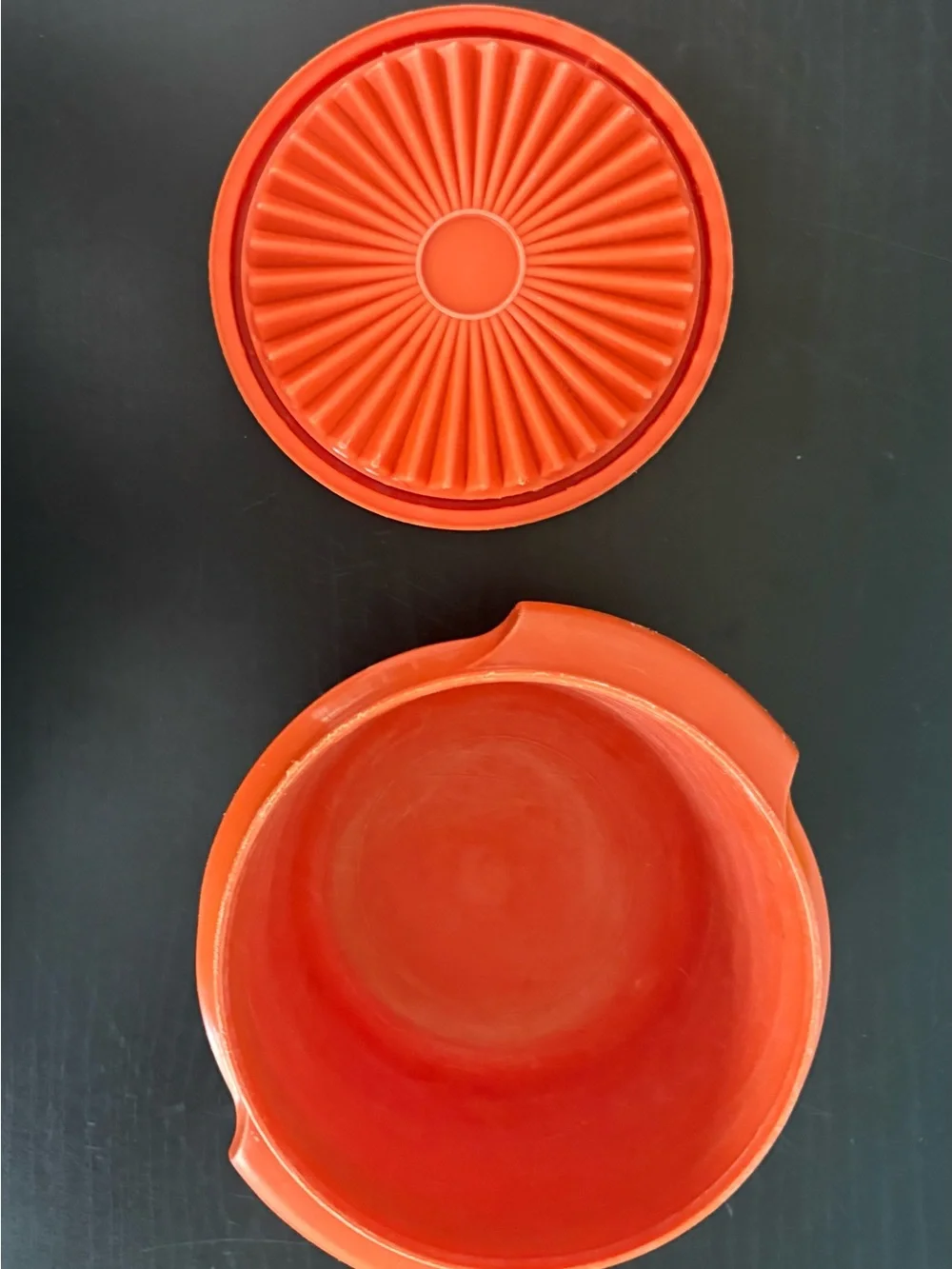 Vintage 1970s Tupperware Servalier 886 Bowls Sunburst Lids Set of 2